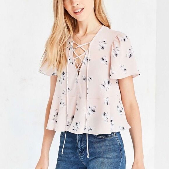 UO Kimchi Blue Judy Lace-Up Pink Floral Peplum Top - Picture 5 of 14